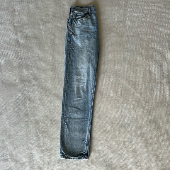 American Eagle Light-wash 90s Boyfriend Jeans - Picture 2 of 8